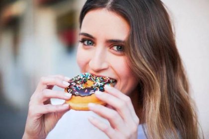 8 důvodů, proč vás neustále trápí hlad. Může za to cukr, nebo hormony?