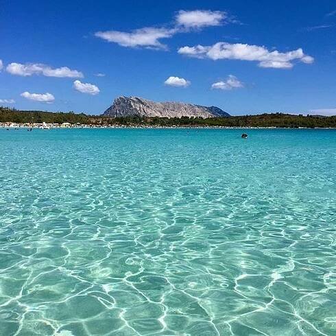 San Teodoro, pláž Cala Brandichi v Itálii | Krásné pláže