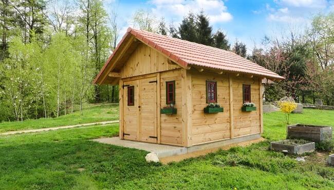 Zahradní domek na malém prostoru vyhoví mnoha nárokům