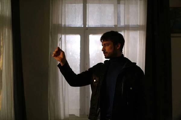 Yürek Çıkmazı - Dönecek Yer Yok - Z filmu - Alp Navruz
