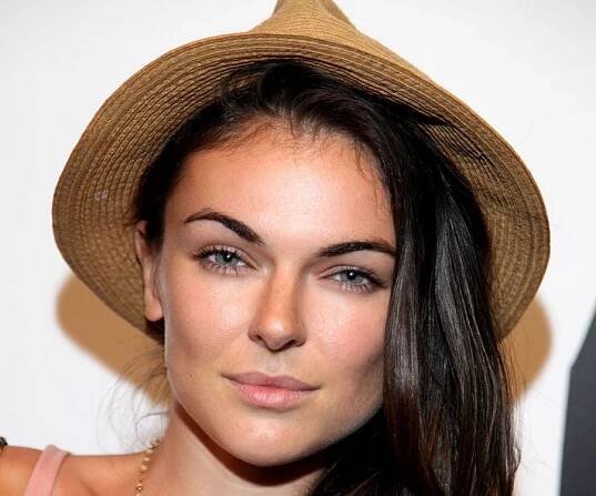 Serinda Swan Biography - Facts, Childhood, Family Life & Achievements