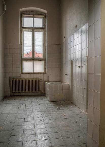 Ticho a vzpomínky. Podívejte se, jak dnes vypadá Stará nemocnice