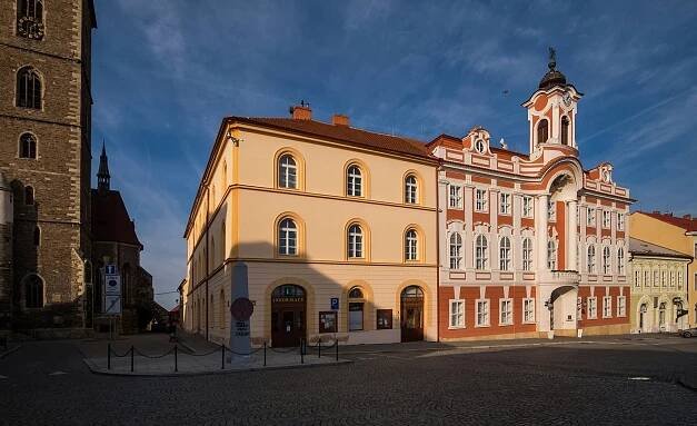 Adoptuj si květináč. Pěší zóna v Čáslavi se rozzáří barevnými květinami