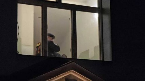 Chtěl vystřílet nemocnici!? Opilé individuum policisté zadrželi v ubytovně Pod Balkánem