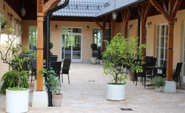 Jítravský Dvorec - Apartmán-Hotel