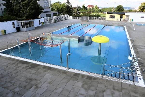 Koupaliště a venkovní bazén | Areál Pražačka