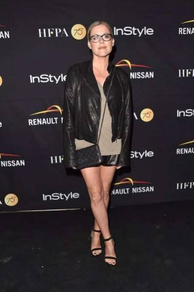 41 Sexiest Pictures Of Kathleen Robertson | CBG