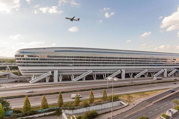 futuristická budova na frankfurtském letišti - letišti frankfurt nad mohanem - stock snímky, obrázky a fotky
