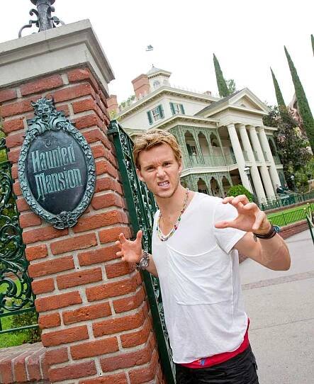 1381348297_ryan kwanten zoom