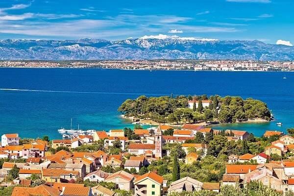 Ostrov Ugljan (ubytování a turistické atrakce)