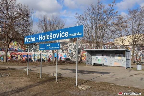 Železniční zastávka v pražských Holešovicích končí, poslední vlak zde zastaví dnes před půlnocí - Dopraváček 