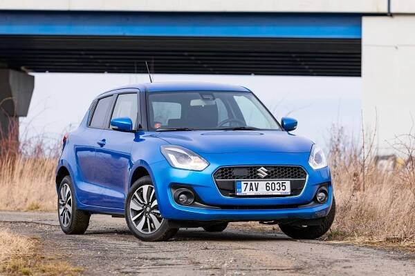 Úplně normální lidové auto s jednoduchým motorem: Suzuki Swift si na nic nehraje a cena taky potěší