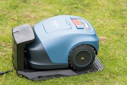 File:HOOKII robotic lawn mower.jpg