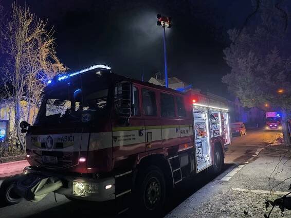 Příčinou ranního požáru dílny v Hradci Králové byla nedbalost při topení po domácku zhotoveným zařízením na vyjetý olej
