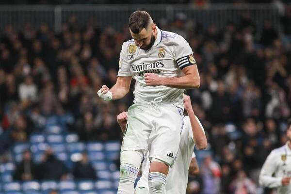 Tohle by neprošlo každému. Benzema na Valentýna poslal růže svým bývalkám