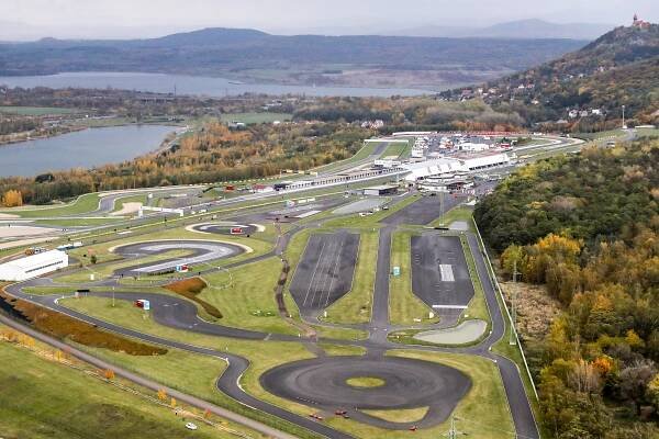 Výcvikové plochy polygonu mosteckého autodromu prošly údržbou - JV Press