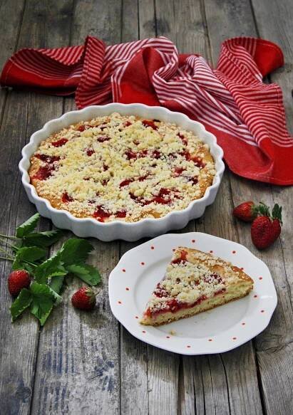 V kuchyni vždy otevřeno ... Litý kynutý koláč s jahodami (ovocem) a drobenkou
