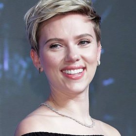 Scarlett Johansson Hits the Red Carpet With Her Grandma Doppelgänger
