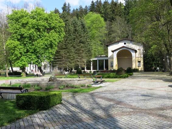 Fotografie - Dušniki Zdroj - lázeňský park - 10.05.2015