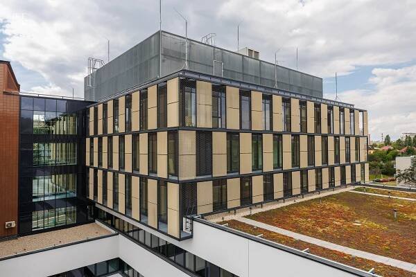 IKEM se rozrůstá. Nový objekt slouží kardiovaskulární a transplantační medicíně