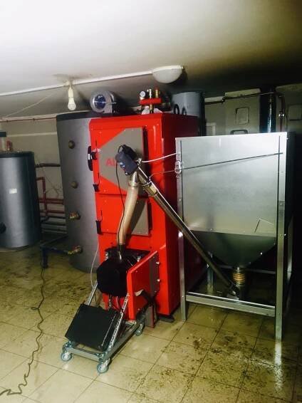 Instalován kotel Altep. Vybavení: KOTEL NA TUHÁ PALIVA ALTEP DUO PLUS 50, hořák na pelety KIPI ROT POWER 50 kW, montáž hořáků na pelety, zásobník na pelety na 1200 l.
