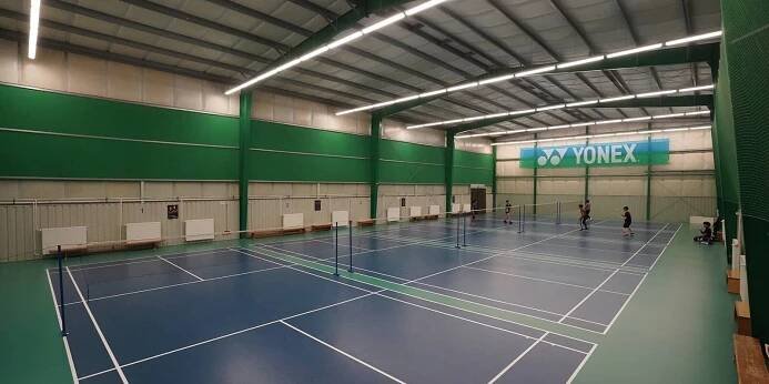 montas-hradec-hala-badminton