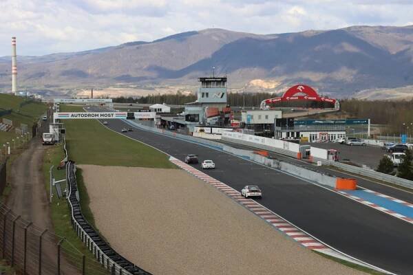 FOTO: Autodrom hostil další ročník vytrvalostního závodu Le Most