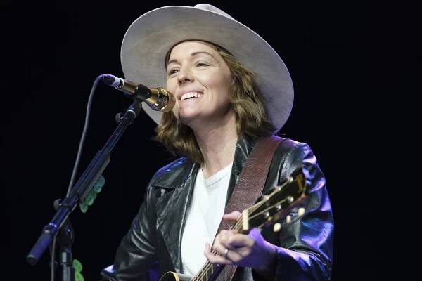 brandi carlile joni mitchell performance