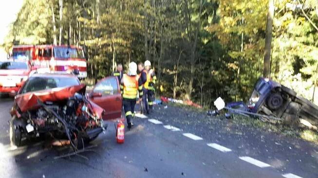 Velká dopravní nehoda u Toužimi uzavřela hlavní tah na Karlovy Vary | Krimi Plzeň