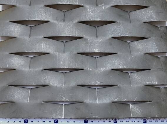 Tahokov oko 110x52x24 mm, kosočtvercové, tl. 1,5 mm, ocel, 2000 x 1290 mm
