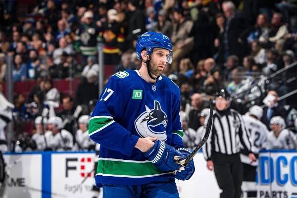 Vancouver Canucks Gloves – Vanbase 