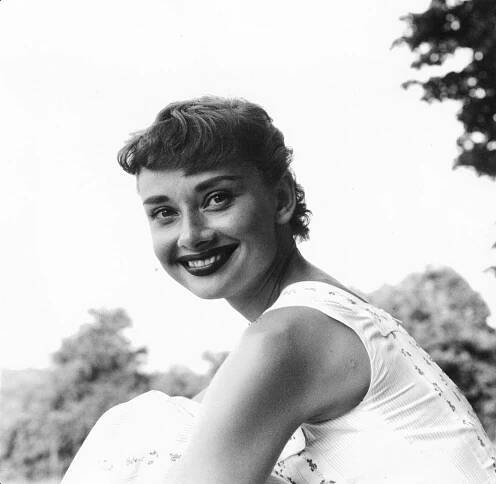 12 skandálních faktů o milostném životě Audrey Hepburnové, které (zřejmě) nevíte – G.cz