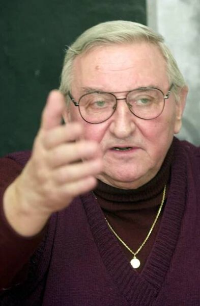 Zemřel herec Vlastimil Bedrna. Původní český hlas...