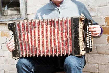 How to Play the Concertina: A Simple Guide For Beginners