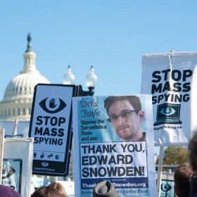 Evropský parlament se vzepřel USA: Nestíhejte Snowdena, zaslouží si ochranu