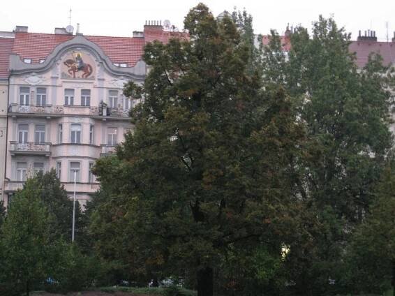 Od nádraží Vršovice přes vršovické parky do Strašnic .:: Prahou turistickou