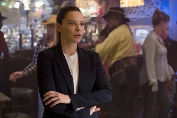 FOTO: Lauren German jako Chloe Decker v seriálu Lucifer. – stránka 5