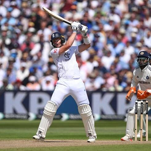 Jamie Smith dazzles in the face of danger to prove sky-high potential — but England left staring down the barrel