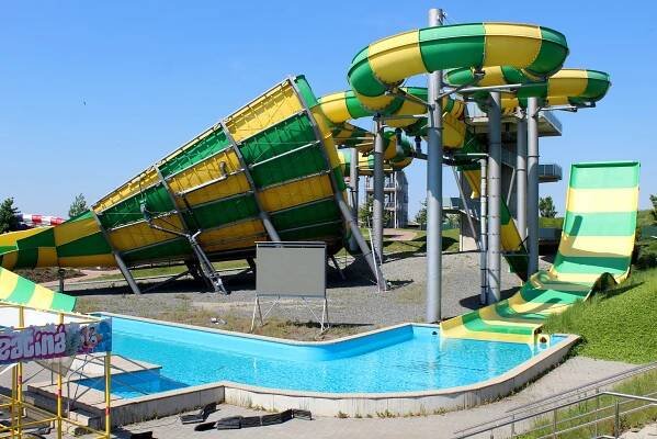 VIDEO: Aqualand otevírá a láká na novinku. Dětský vodní hrad se čtyřmi tobogány