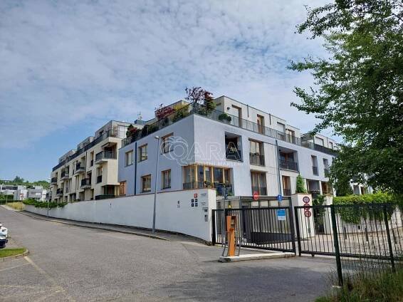 Pronájem bytu 2+kk, 58 m2, Praha 5, ul. Za Zamečkem, parkovací stání, sklep – QARA