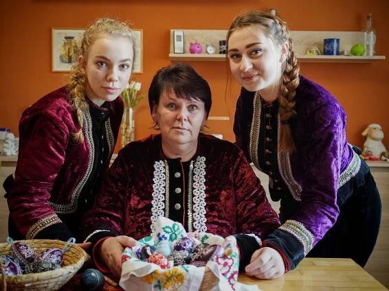 Největší kraslice? Pštrosí. Ve Vacenovicích vyškrabávají tři generace