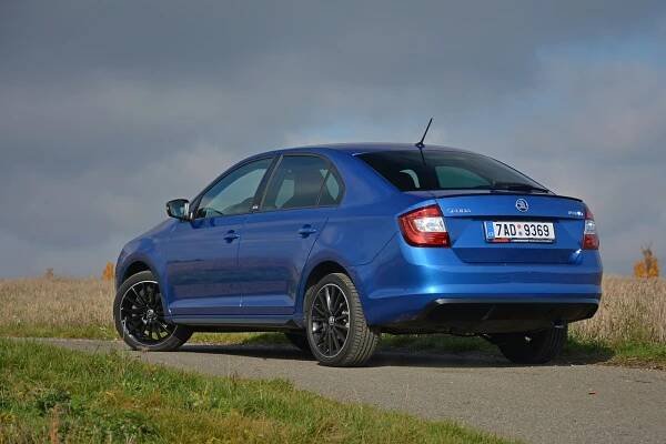 Ojetá Škoda Rapid 1.0 TSI: Jsou povídačky o slabém výkonu a nespolehlivosti tříválcového benzinu pravdivé, nebo je na auto spoleh i v zimě a na dálnici?