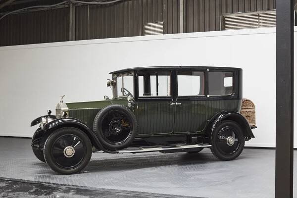 Twentieth Century Rolls-Royce and Bentley motor cars for sale at Ranmore Service & Engineering, Surrey U