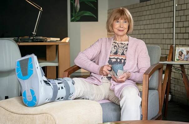Ursela Monn - Moje máma veterinářka - Drei sind eine zu viel - Z filmu