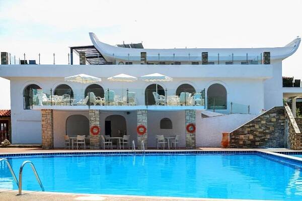 Poolside bar