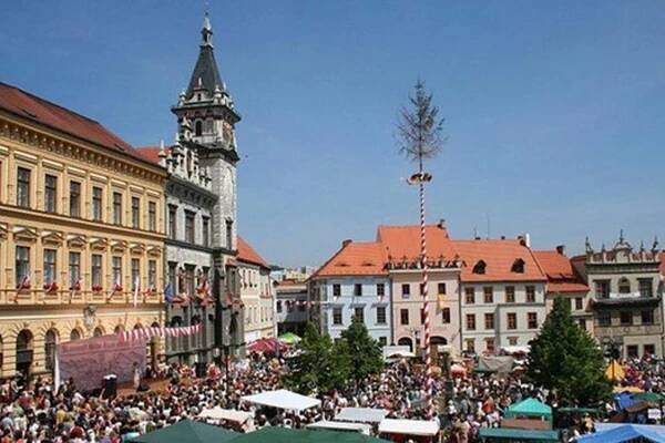 Kam na víkend: Koníci, historické tržiště, přehlídka skla a párty na parníku