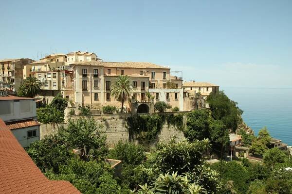 18G Borgonovo | 1 Bed Apartment with large terrace overlooking the pool - Calabria 2 Vacation