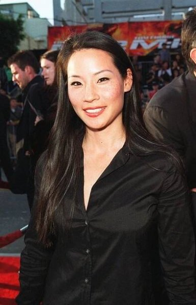 Hádali byste jí její věk? Přes 20 let staré fotografie dokazují, že se Lucy Liu téměř nezměnila