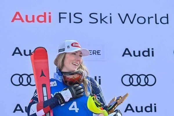 Někdy máte štěstí, dnes to vyšlo. Dojatá Shiffrinová po jubilejním triumfu těžko hledala slova
