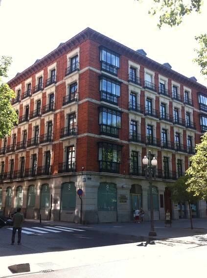 Soubor:MIGUEL DELIBES - CASA EN LA QUE NACIÓ - 1.JPG